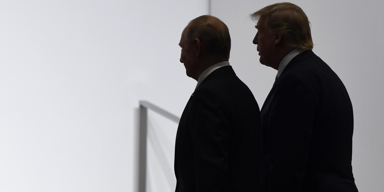 Trump, Putin Head to High-Stakes Alaska Summit With Clashing Objectives