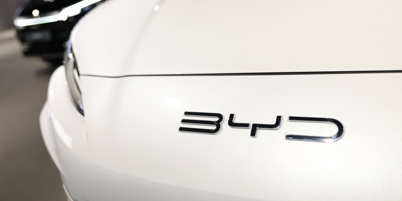 Chinese Auto Stocks Fall on Fears of Fresh Price War
