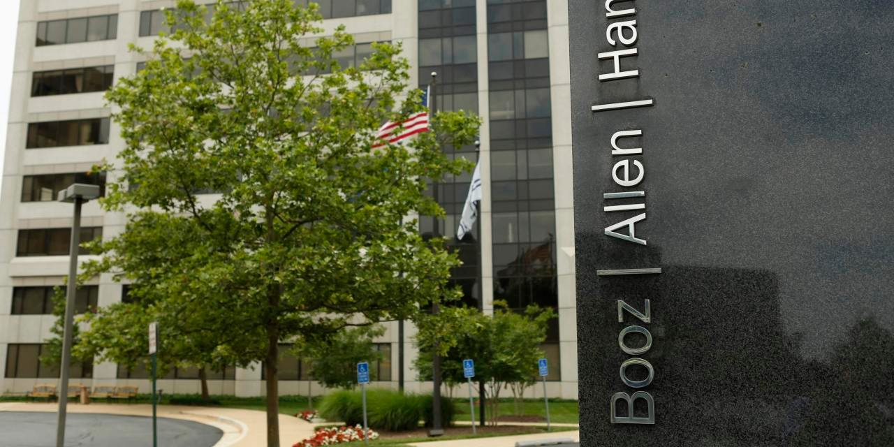 Booz Allen Hamilton Revenue, Outlook Below Estimates