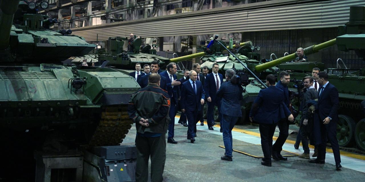 Putin Has Retooled Russia's Economy to Focus Only on War