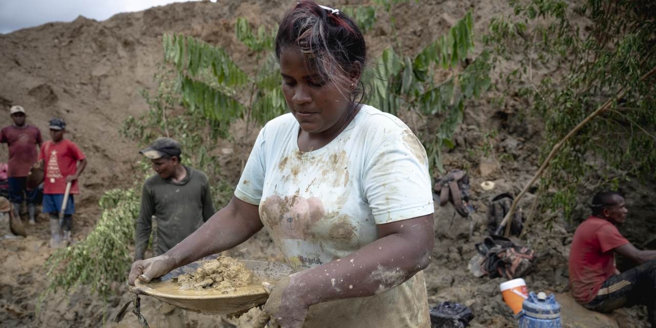 Soaring Gold Prices Draw Illicit Miners—and Armed Gangs—to Colombia's Jungles