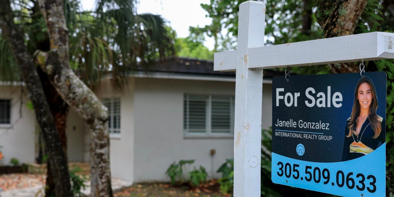 Pending Home Sales Slump as Mortgage Prices Weigh