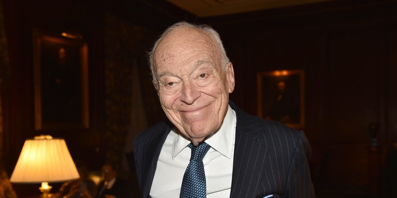 Leonard Lauder, Who Turned His Mother's Beauty Business Into a Global Empire, Dies at 92