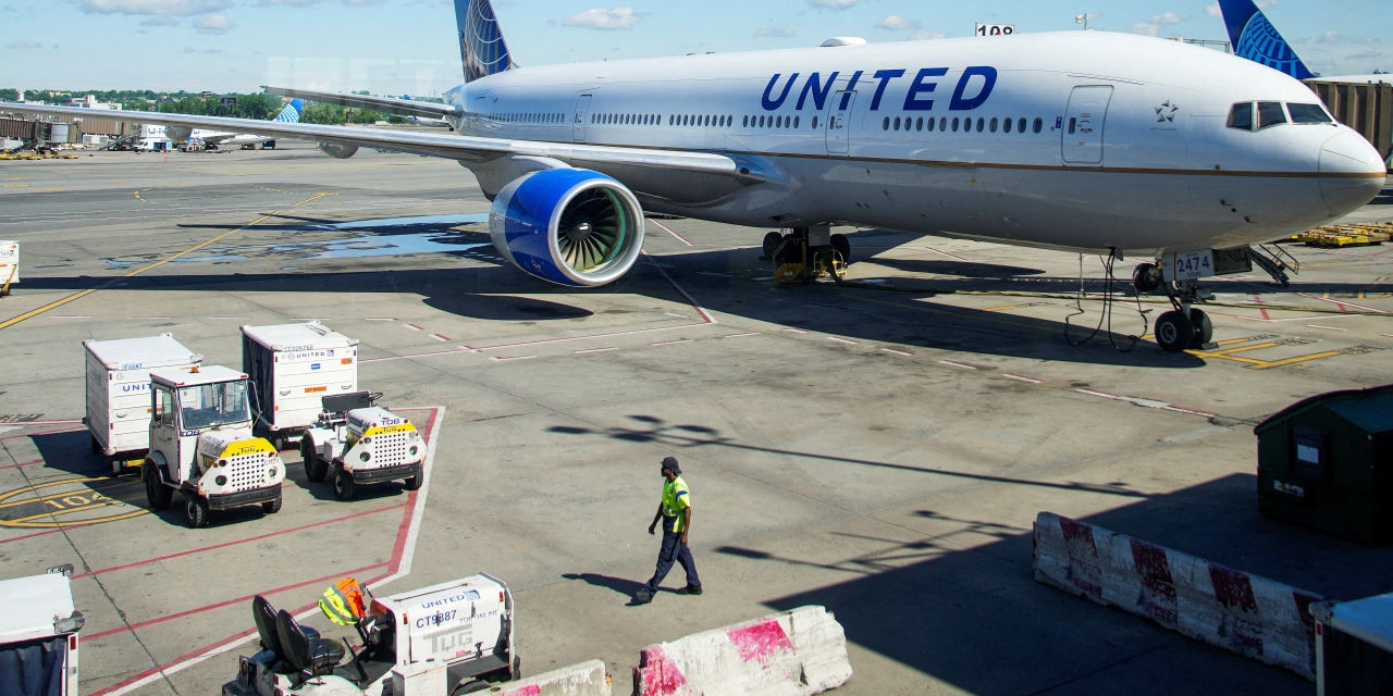 United Restores Single Outlook As Travel Demand Inches Toward Recovery