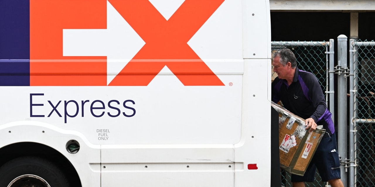 Amazon Seals New Partnership With FedEx for Delivering Large Packages