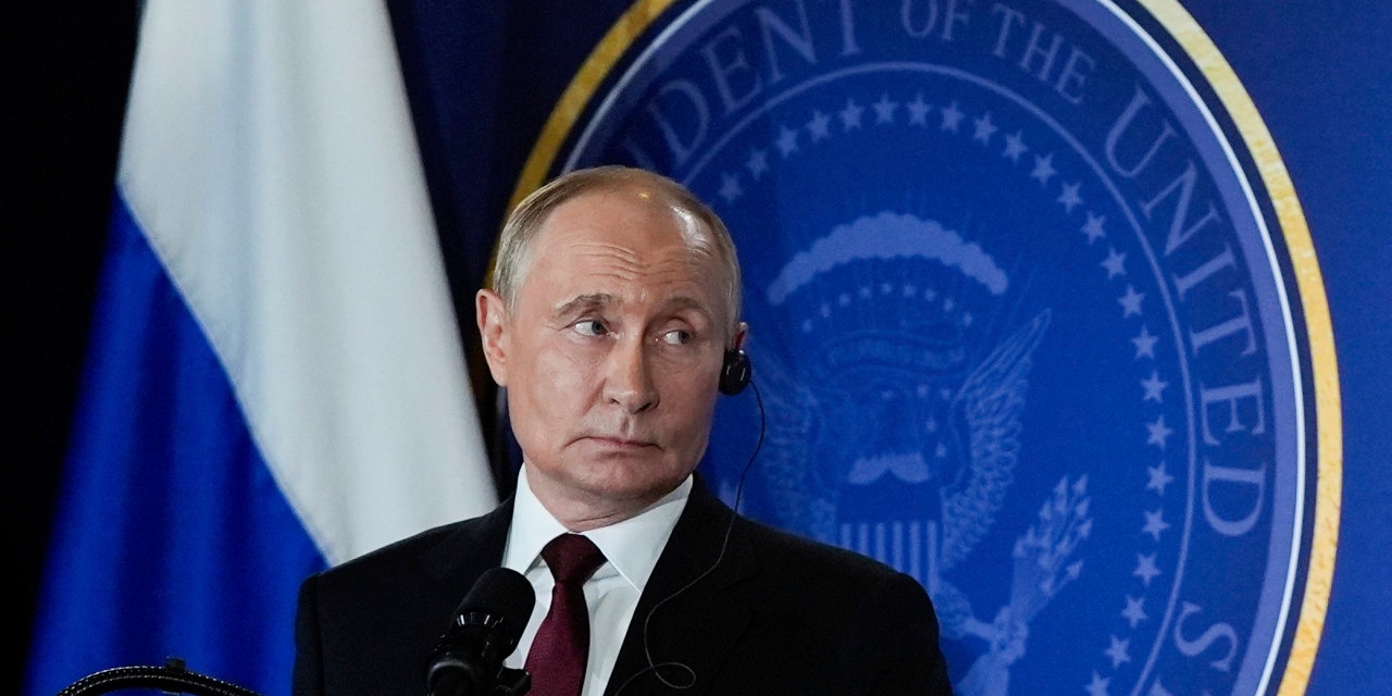 Putin Returns to Moscow With Air of Triumph After Summit