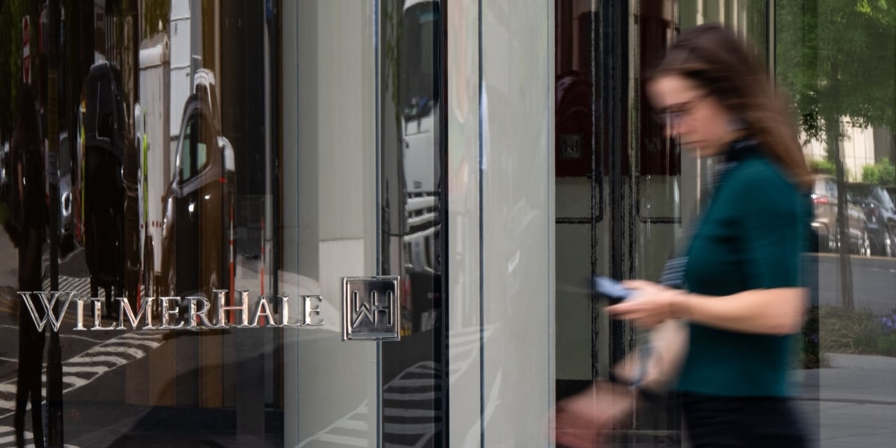 Trump Order Against Robert Mueller's Former Law Firm WilmerHale Is Struck Down