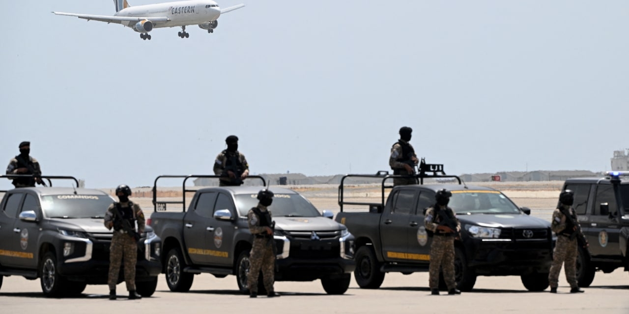 10 Americans Released from Venezuela in Exchange for Prisoners in El Salvador