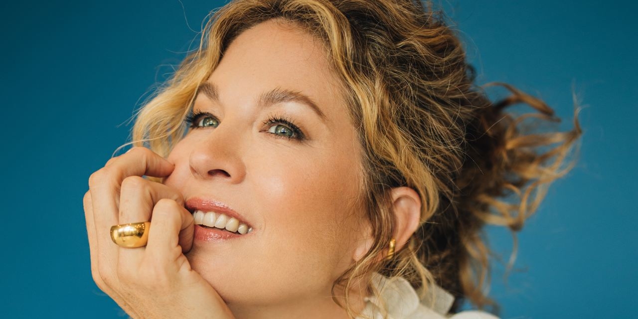 Jenna Elfman on Her Ballet Career, Landing ‘Dharma & Greg' and Meeting Carol Burnett