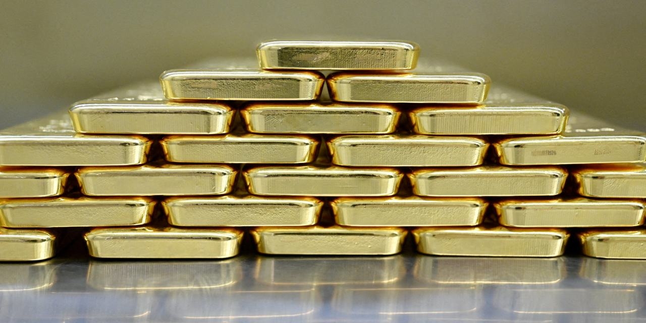 Gold Futures Slump as U.S., China Agree to Substantial Tariff Cuts