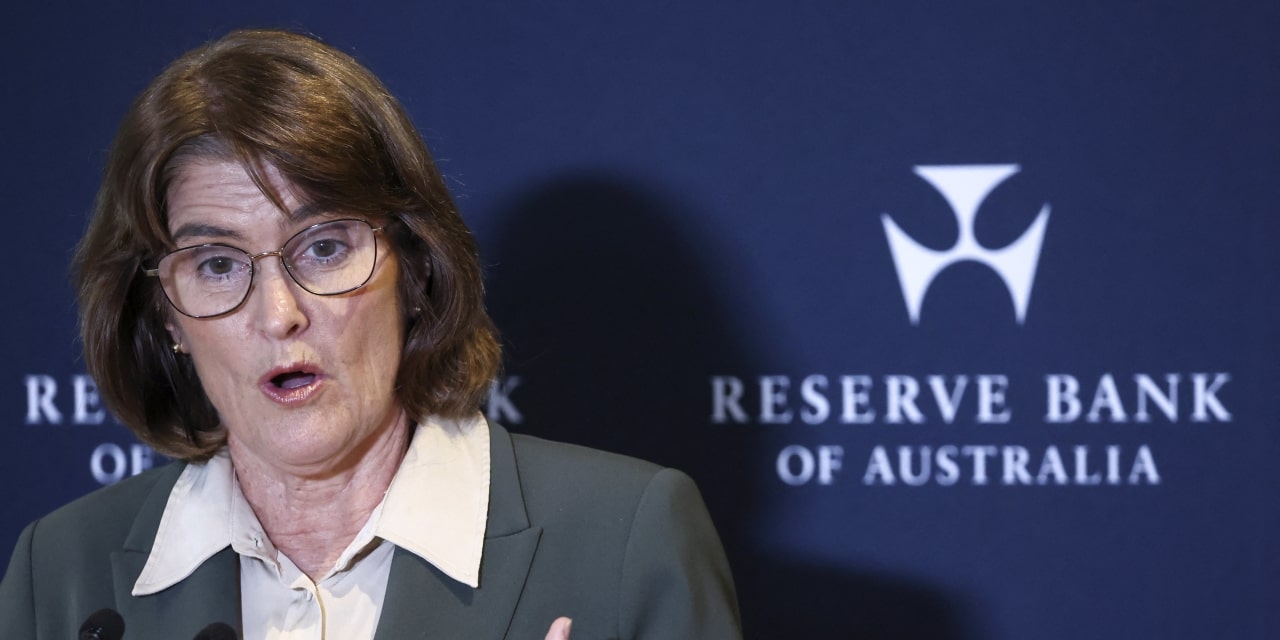 RBA Board Awaits Inflation Update Before Moving to Cut Rates