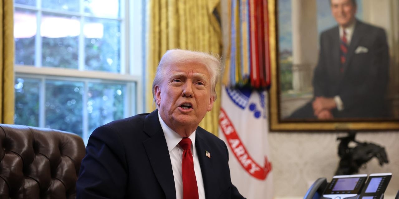 Trump Shakes Up Wall Street With Orders on 401(k)s, ‘Debanking'