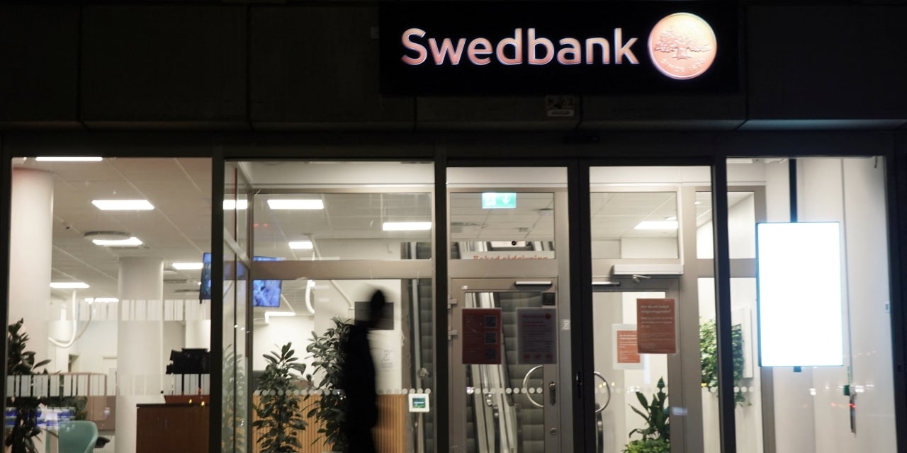 Swedbank Targets Return on Equity of At Least 15%