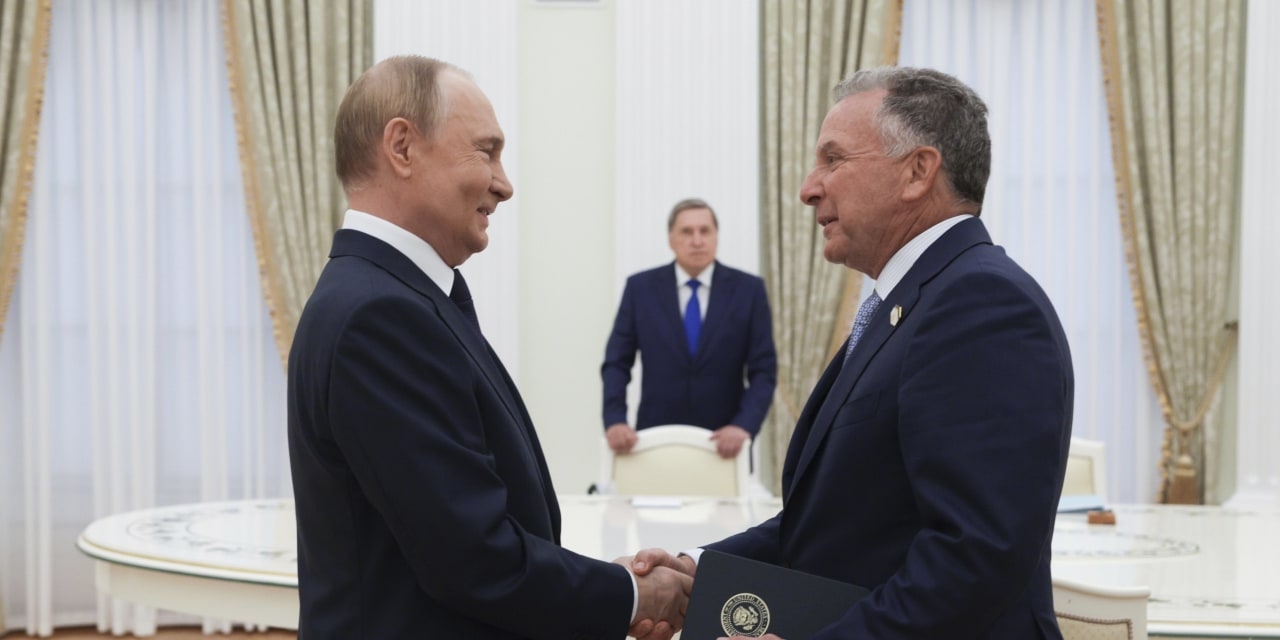 Putin Tells U.S. He'll Halt War in Exchange for Eastern Ukraine