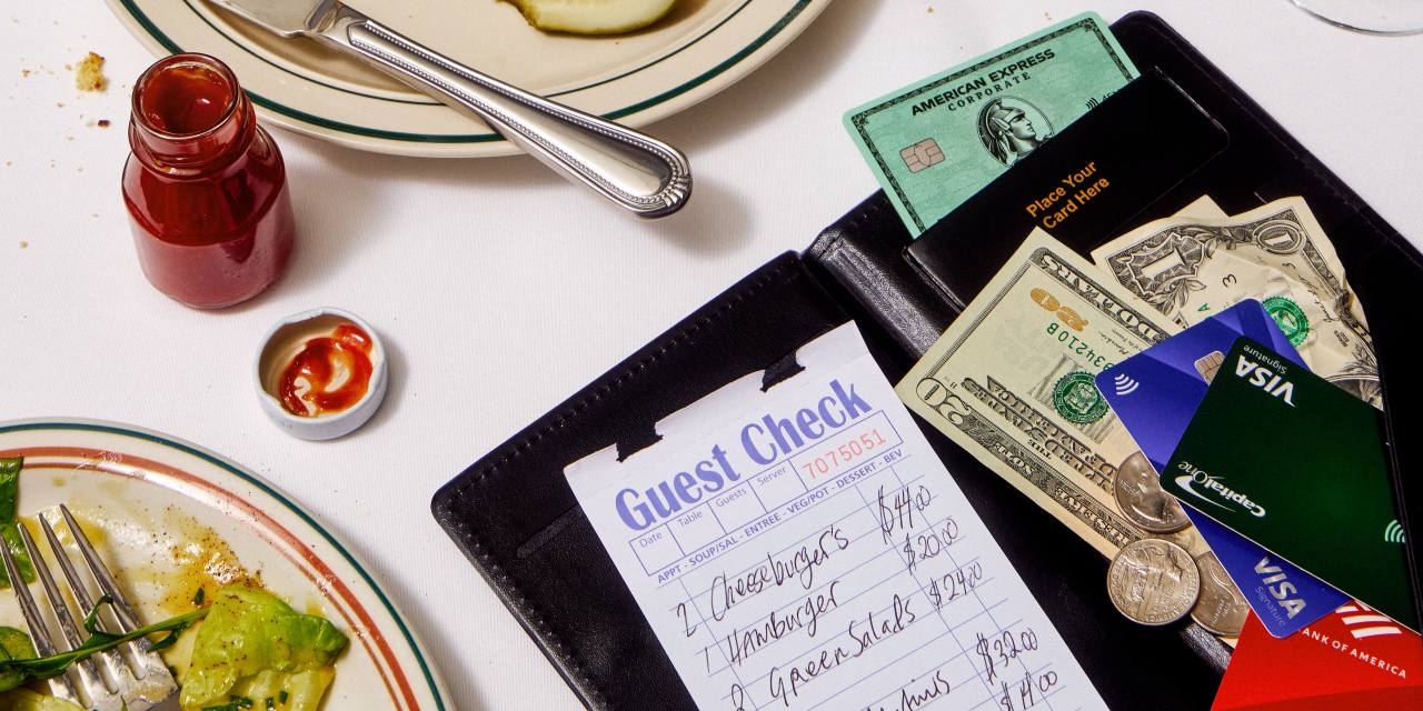 How to Split a Restaurant Bill in 2025? We Asked an Etiquette Expert