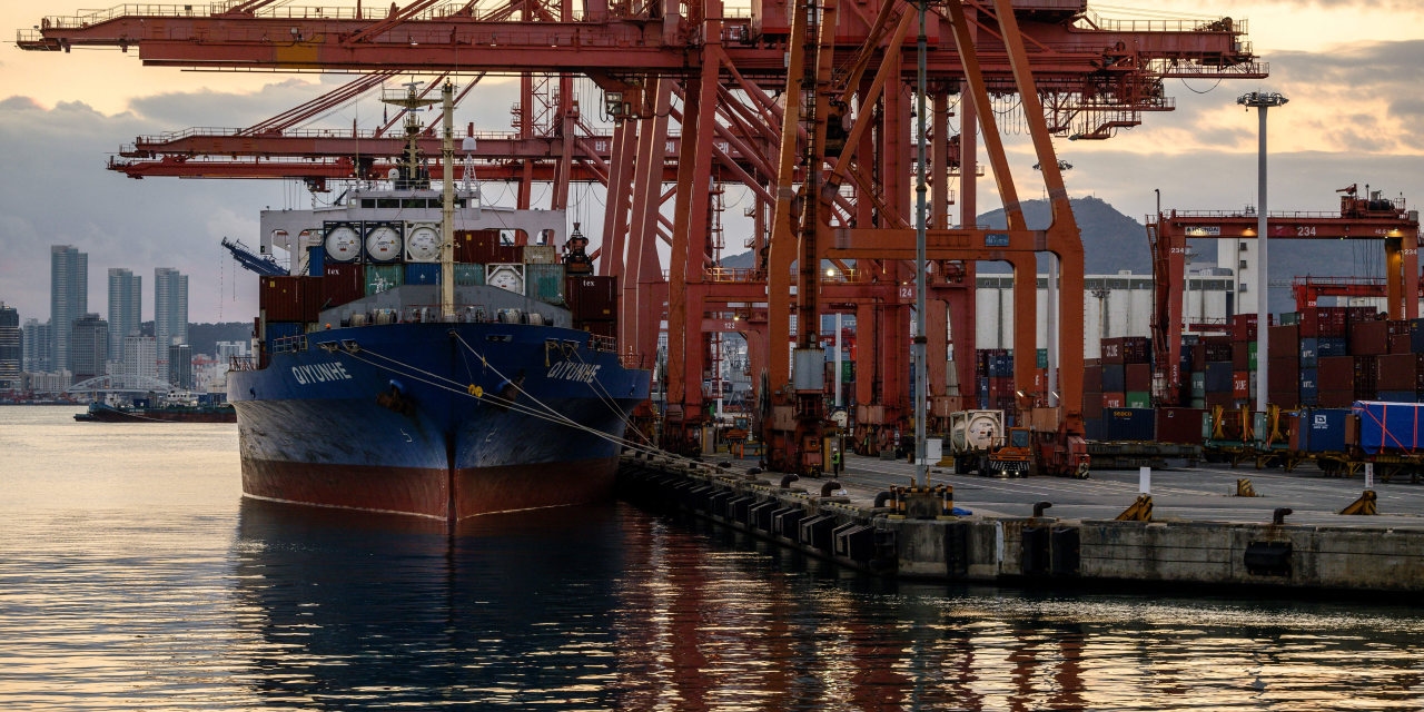 South Korea's Exports Accelerate, Fueled by Chip Demand