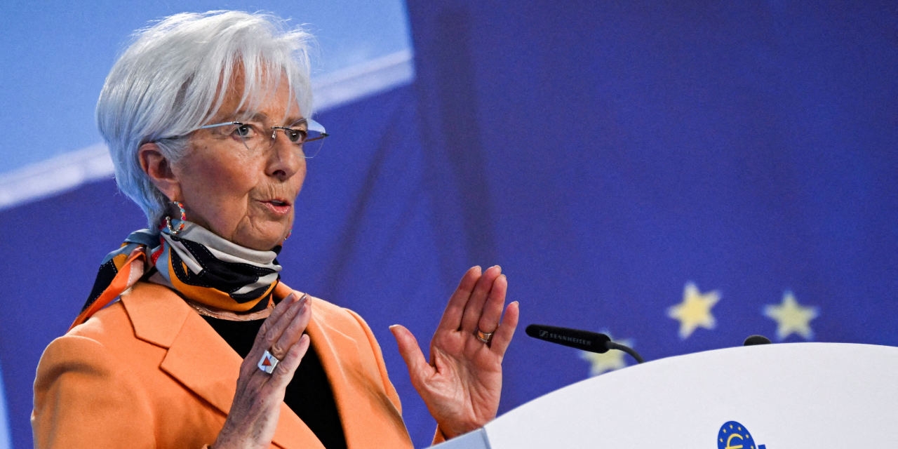 Lagging Confidence in Dollar Offers Chance to Raise Euro's Profile, Lagarde Says