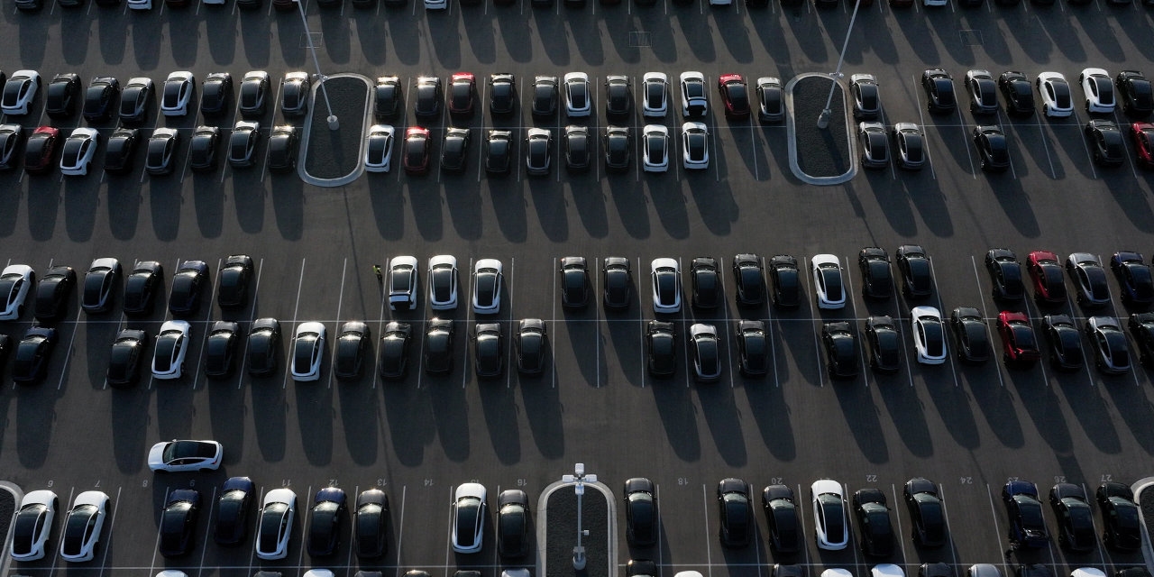 Tesla Shareholders Press Board to Schedule Annual Meeting