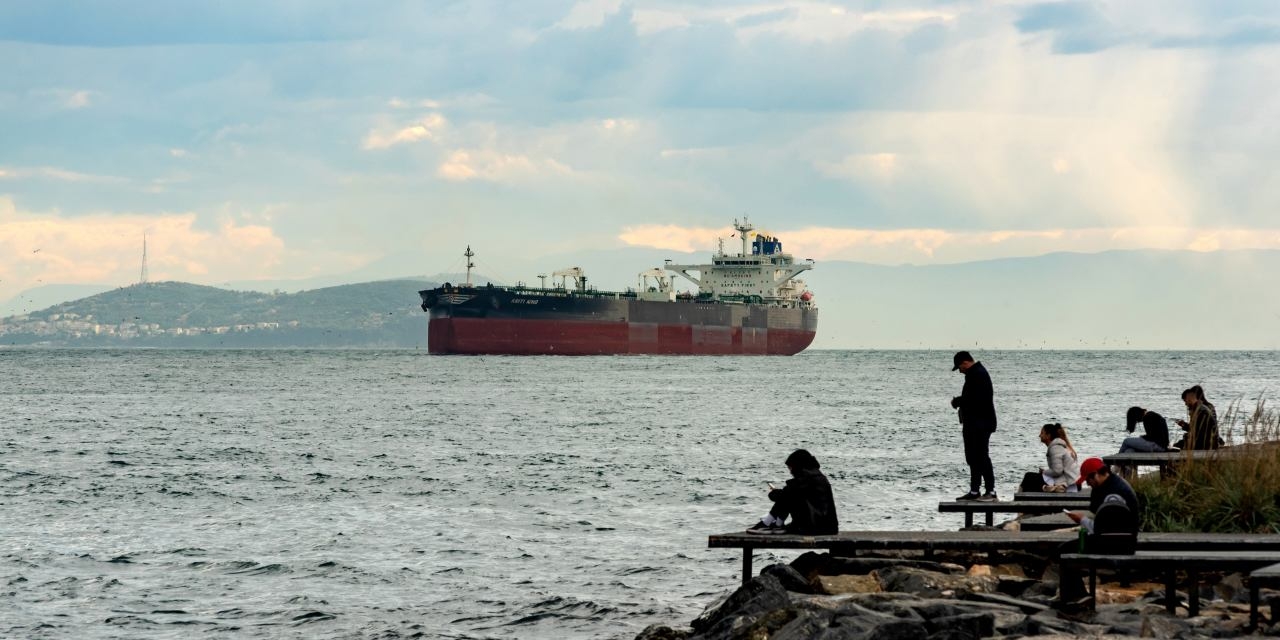 Sliding Oil Prices Have Reopened the Door to Russian Crude