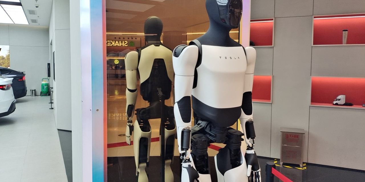Tesla Loses Leader of Optimus Robotics Project