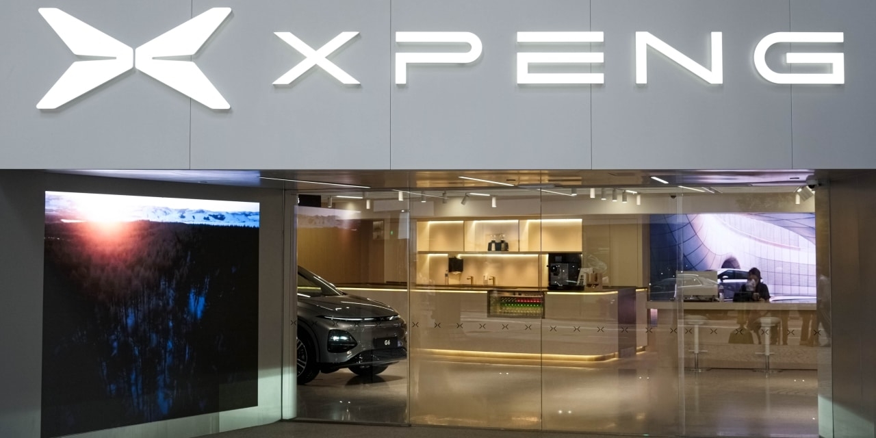XPeng Narrows Loss as Revenue Surges, Sees Another Strong Quarter Ahead