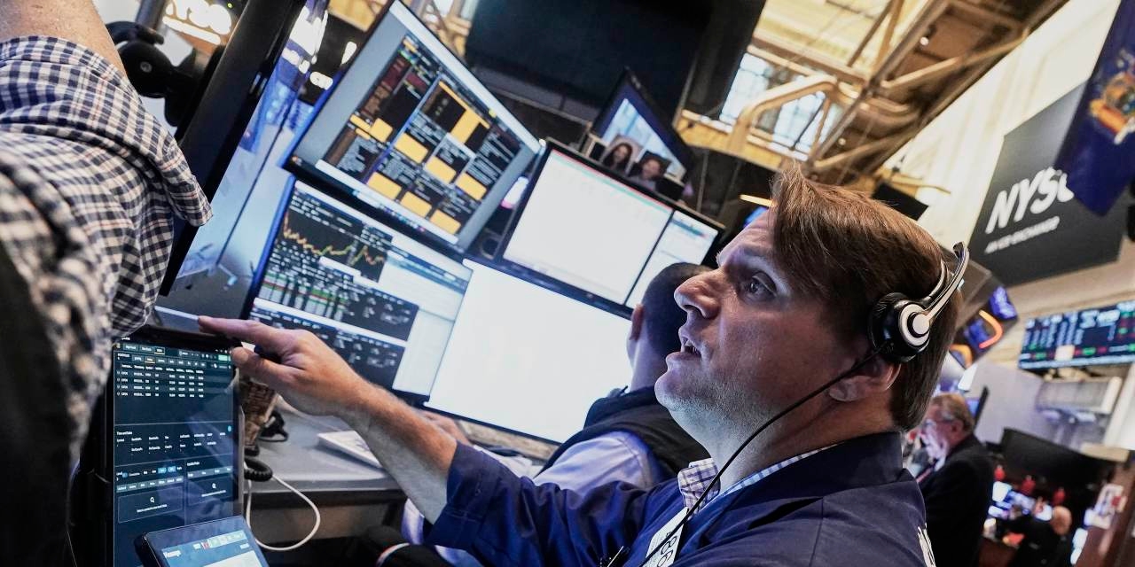Dow Industrials Hit First Intraday High of 2025, Powered by UnitedHealth Shares