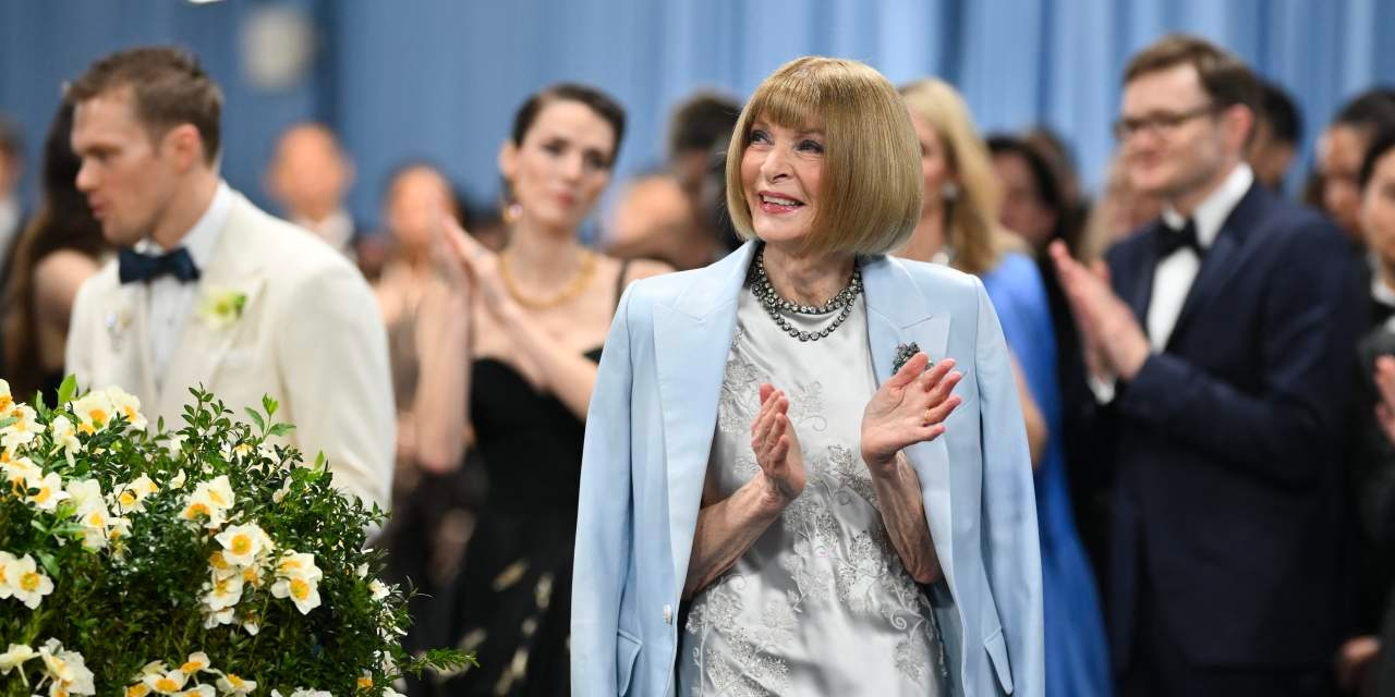 Anna Wintour Stepping Down as Editor of American Vogue