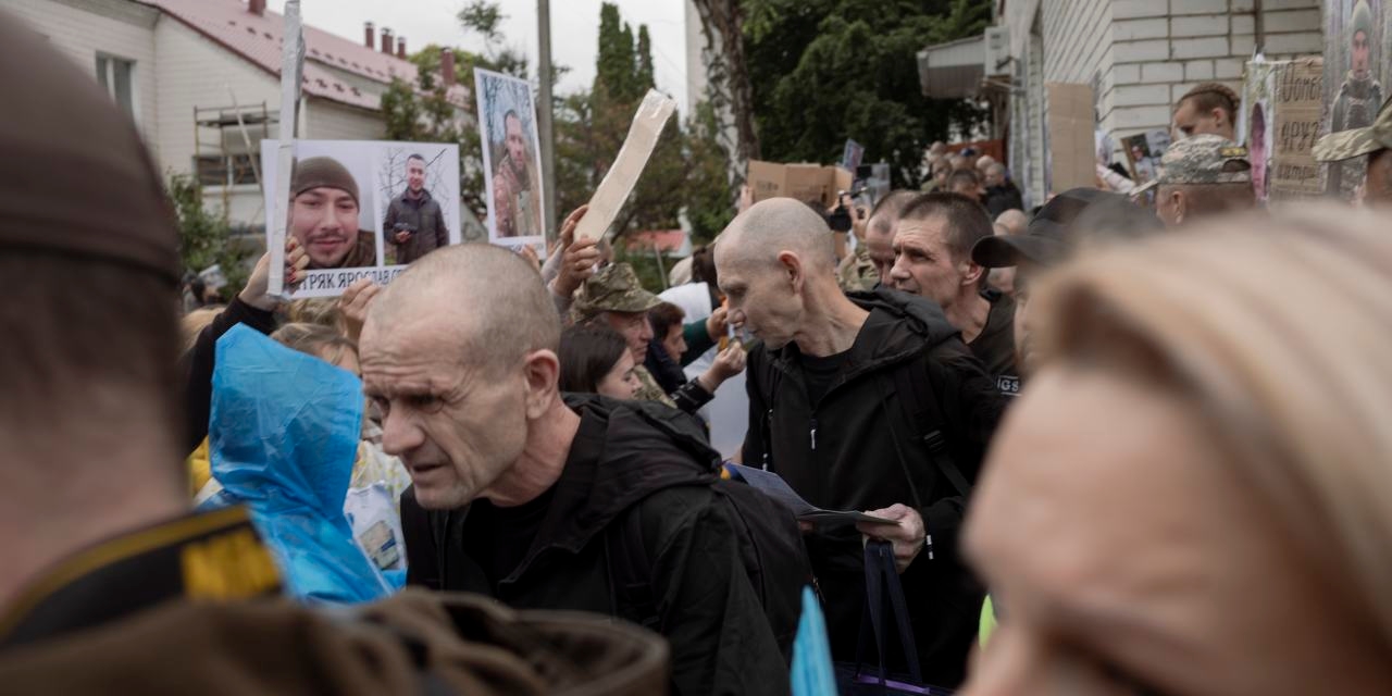 The Secret Channel Russia and Ukraine Use to Trade Prisoners of War