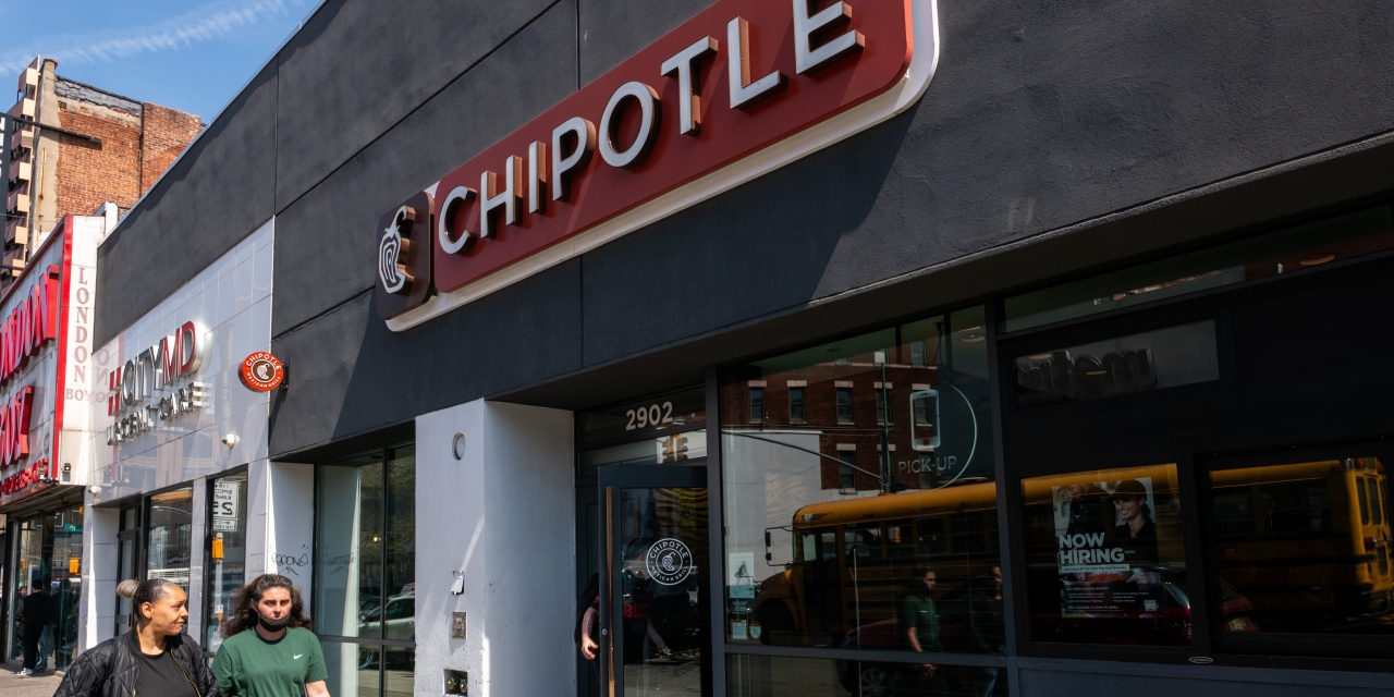 Chipotle Earnings Decline On Lower Same-Store Sales