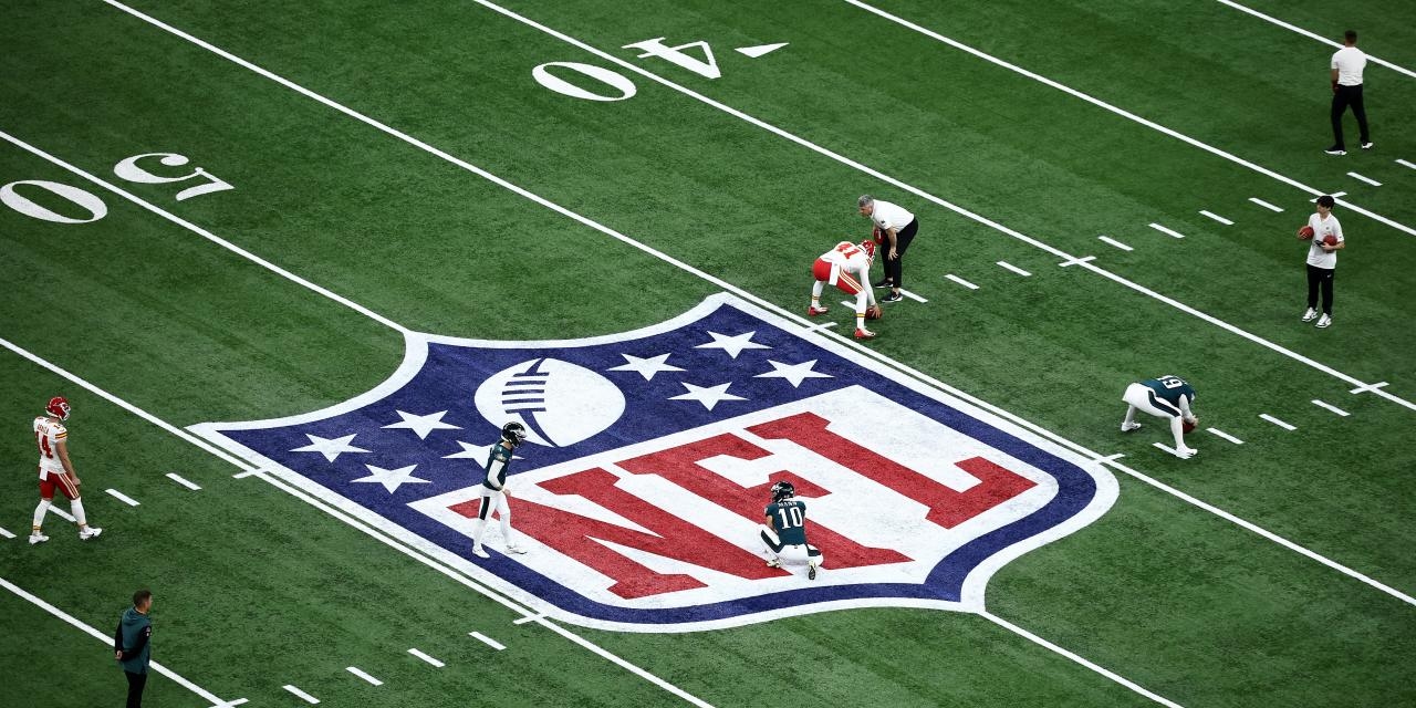 Inside the Union Mess That Threatens the NFL