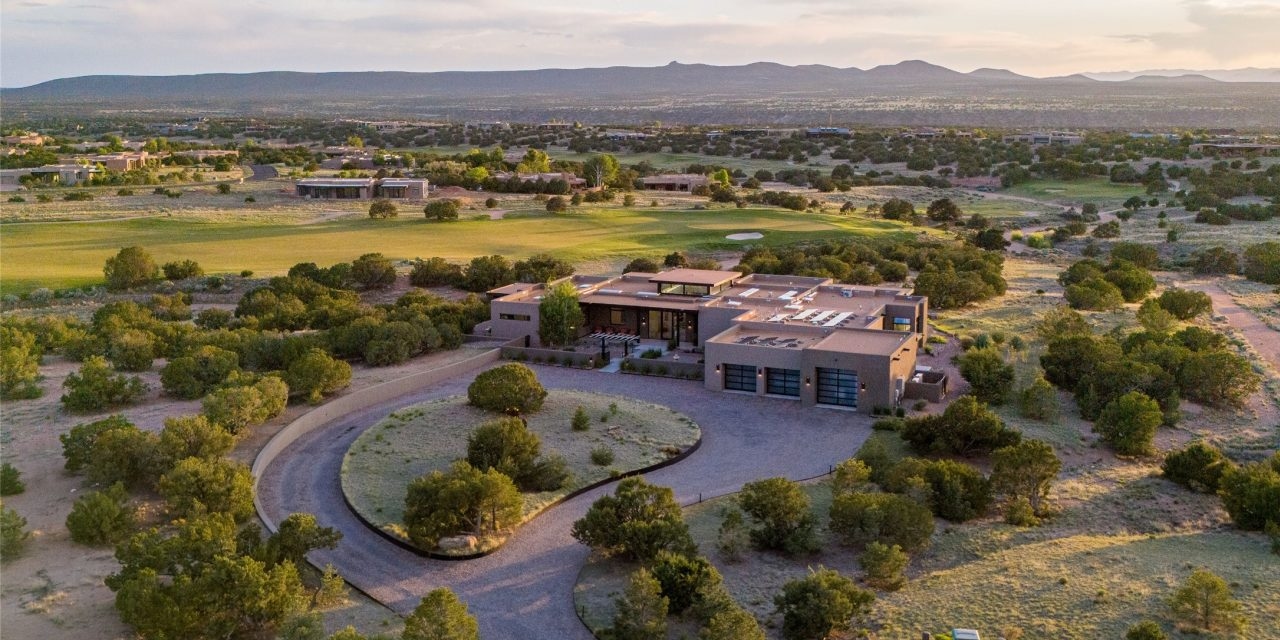 House of the Week: A Santa Fe Home in a Gated Golf Community