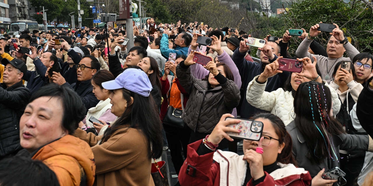 China's Services Sector Activity Accelerates