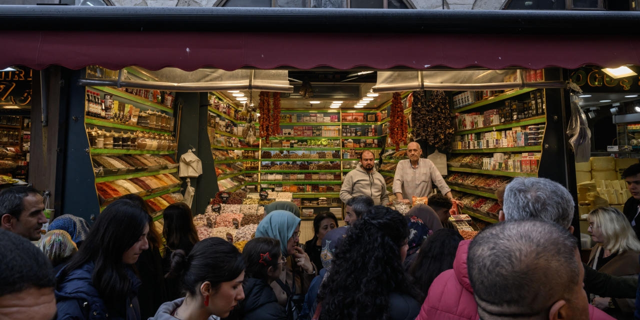 Turkish Central Bank Stands Pat on Rates Despite Easing Inflation