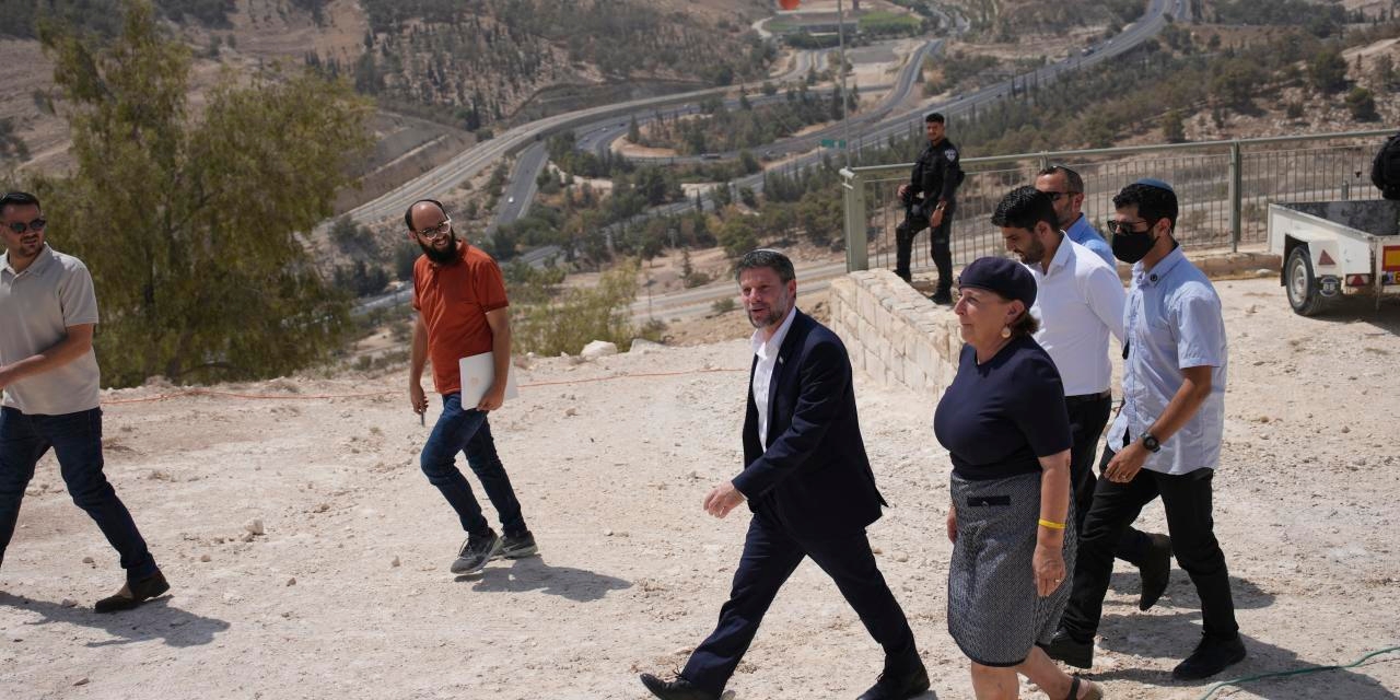 Israeli Minister Strikes at Palestinian State With Move to Expand Key Settlement