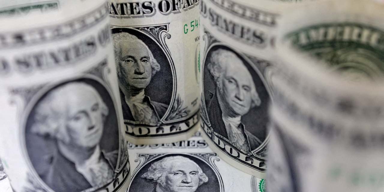 Dollar Falls to Three-Year Low, Could Extend Losses as Pressure for Rate Cuts Grows