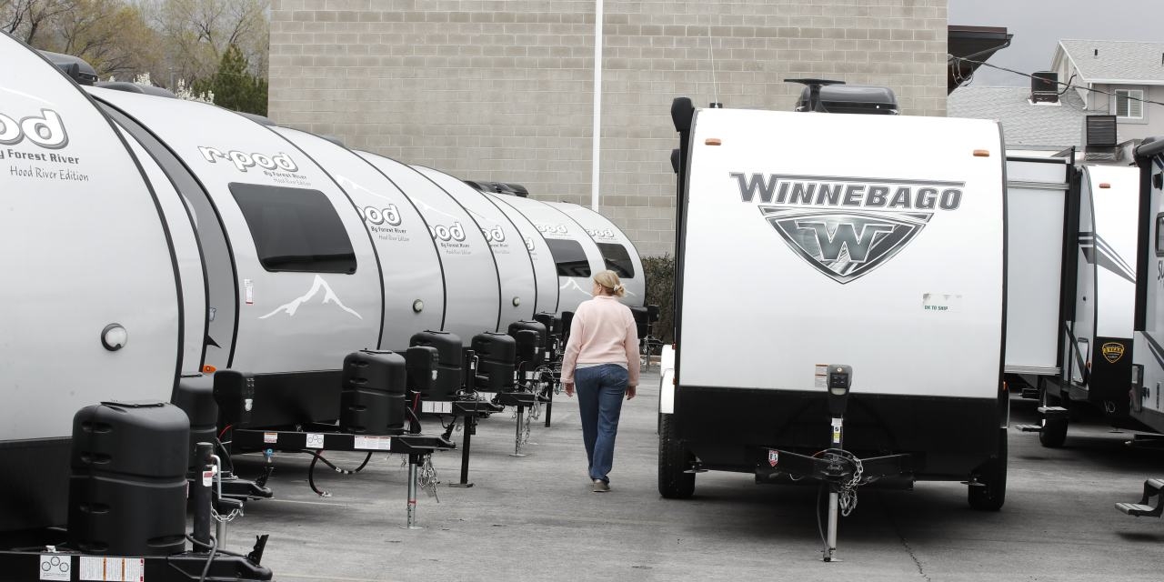 Winnebago Cuts Outlook on Weaker Motorhome Demand