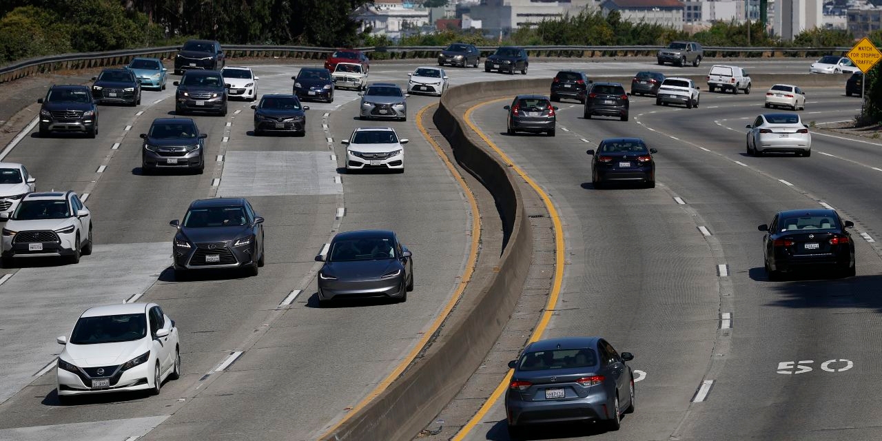 Senate Weighs Effectively Killing Rule That Drove Rise of Fuel-Efficient Cars