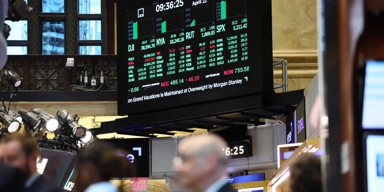 Tech Optimism Lifts S&P 500, Nasdaq Near Records