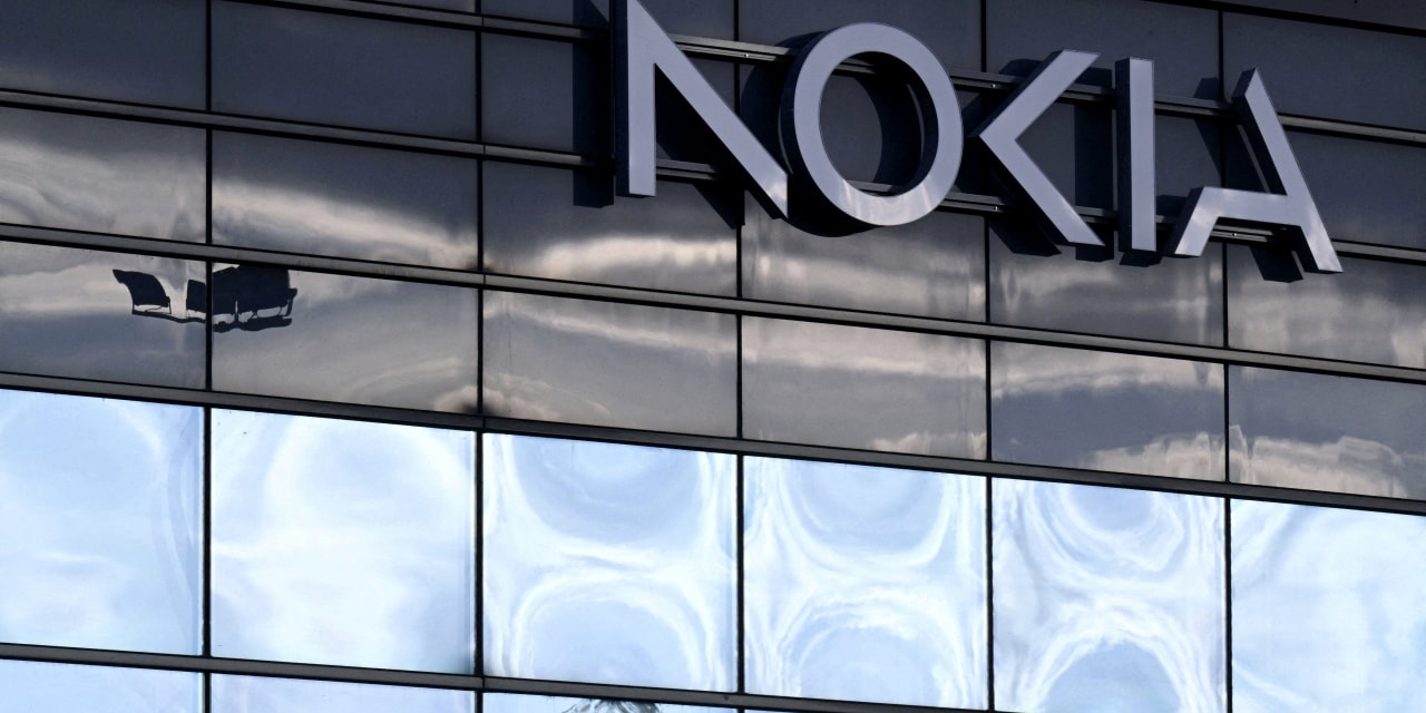 Nokia Expects Improvement in Second Half After Taking Hit From Weak Dollar