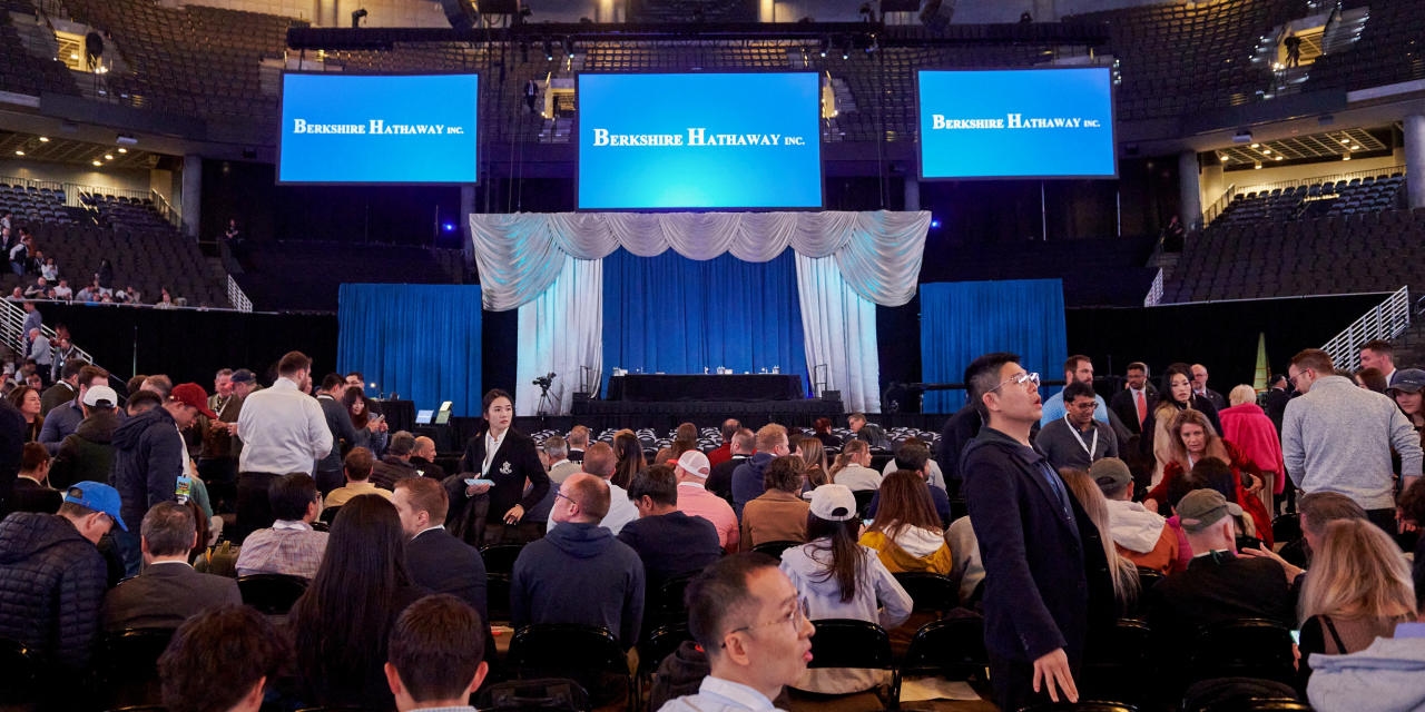 Warren Buffett's Berkshire Hathaway Further Pares Stake in Apple