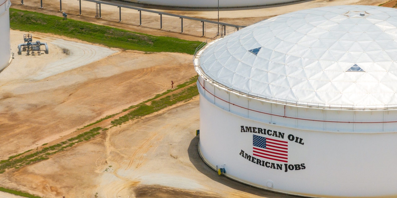 Oil Futures Diverge on U.S. Holiday Price Lag, Contract Expiration