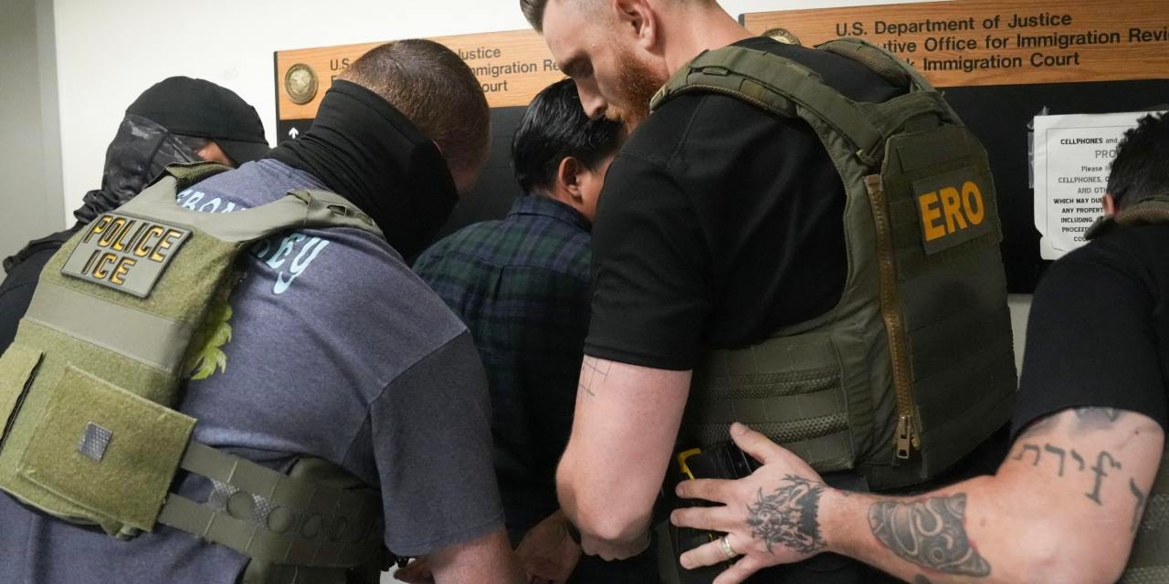 New ICE Policy Blocks Detained Migrants From Seeking Bond