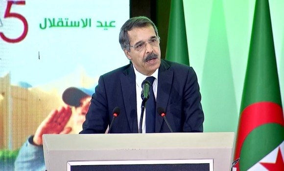 وزير المالية يشيد بدور الجمارك