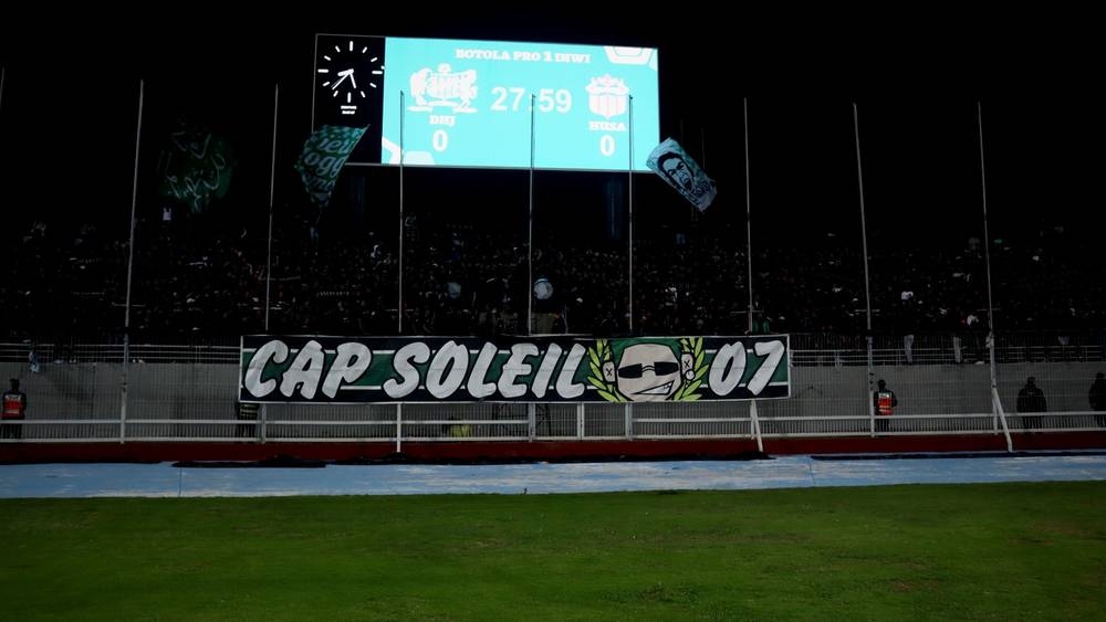فصيل "كاب سولاي" ينتقد أداء لاعبي الدفاع الحسني الجديدي ويُسجّل تهاونهم في الدفاع عن القميص