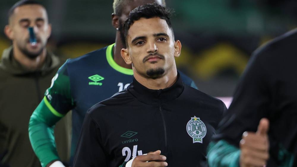 معموري يغيب عن مواجهة الرجاء الرياضي وحسنية أكادير بعد تجدُّد إصابته في التداريب