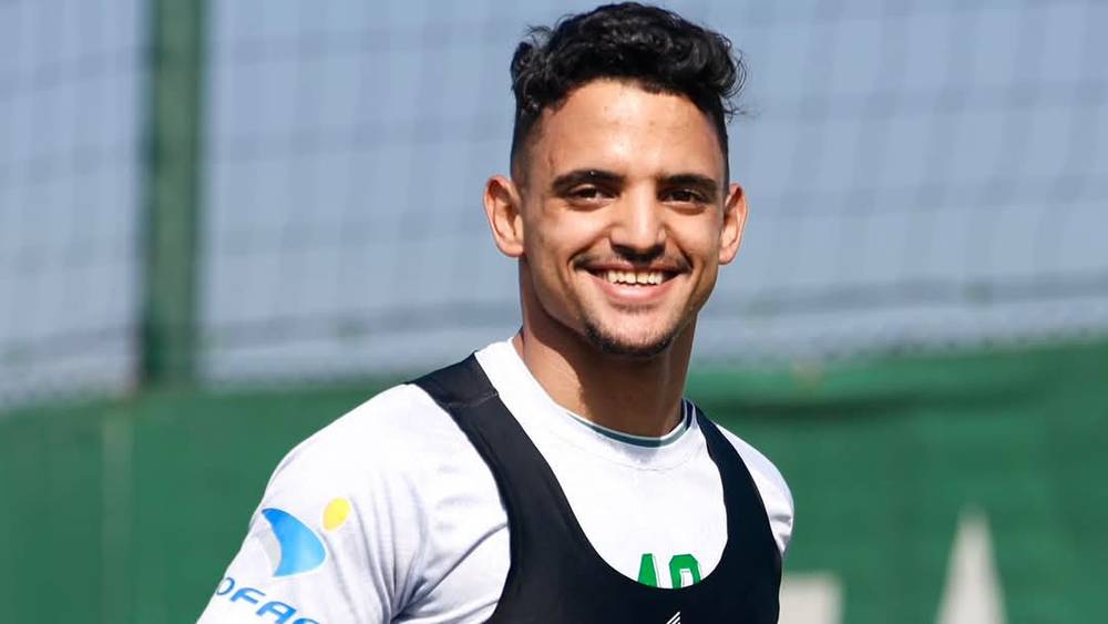 الرجاء يستعيد خدمات المعموري قبل مواجهة اتحاد تواركة