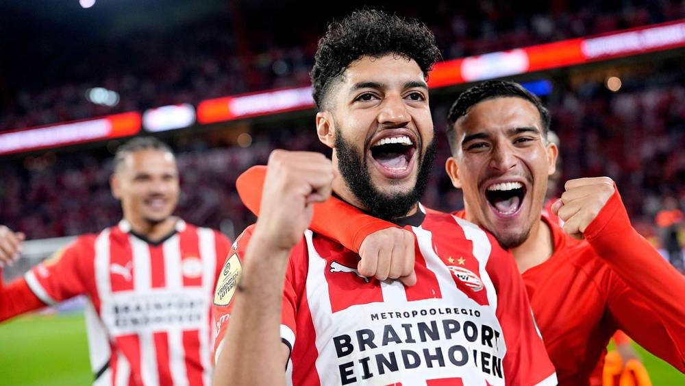 بمشاركة أساسية للصيباري وبقاء الدريوش احتياطيا.. أيندهوفن يهزم سبارتا روتردام (3-1) ويتوج بالدوري الهولندي الممتاز