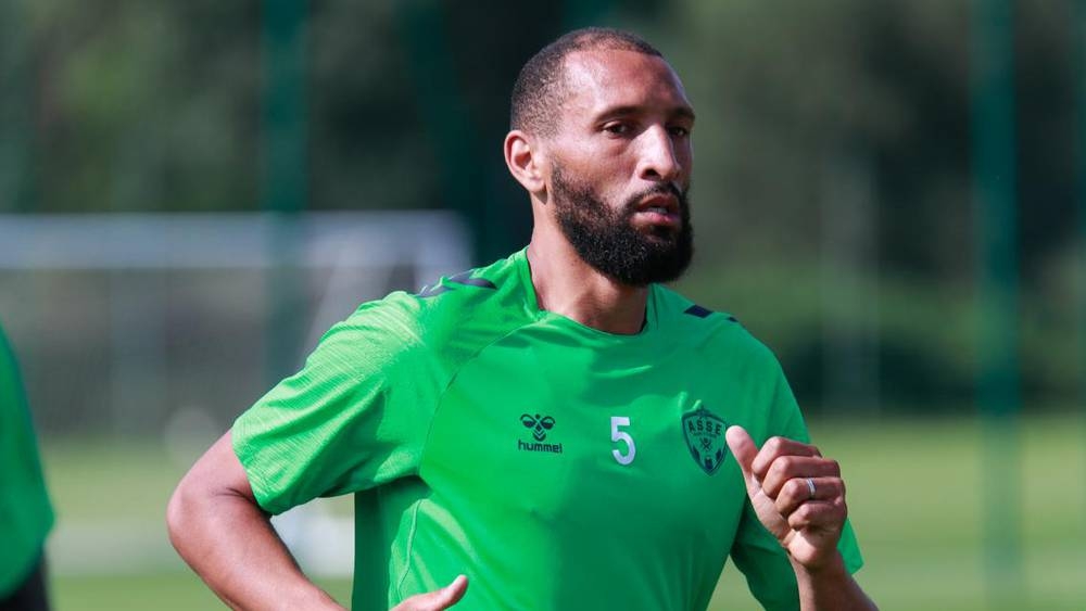هبوط سانت إيتيان لدوري الدرجة الثانية الفرنسي يُعجل برحيل المدافع يونس عبد الحميد