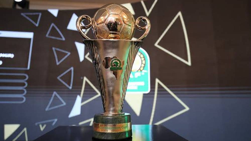 "الكاف" يعلن تسليم كأس "جديدة" للمتوج بلقب الكونفدرالية بين نهضة بركان وسيمبا