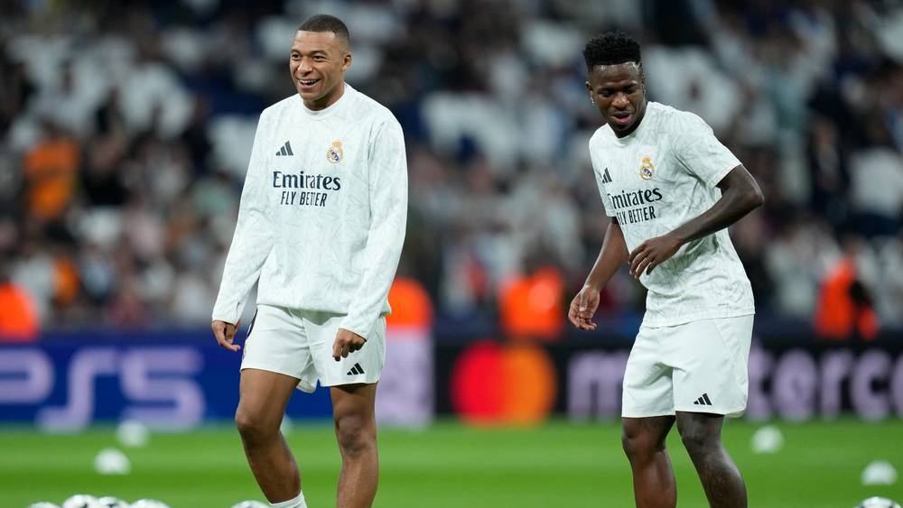 راتب مبابي يُشعل الأزمة داخل ريال مدريد والأخير يفكر في بيع فينيسيوس!
